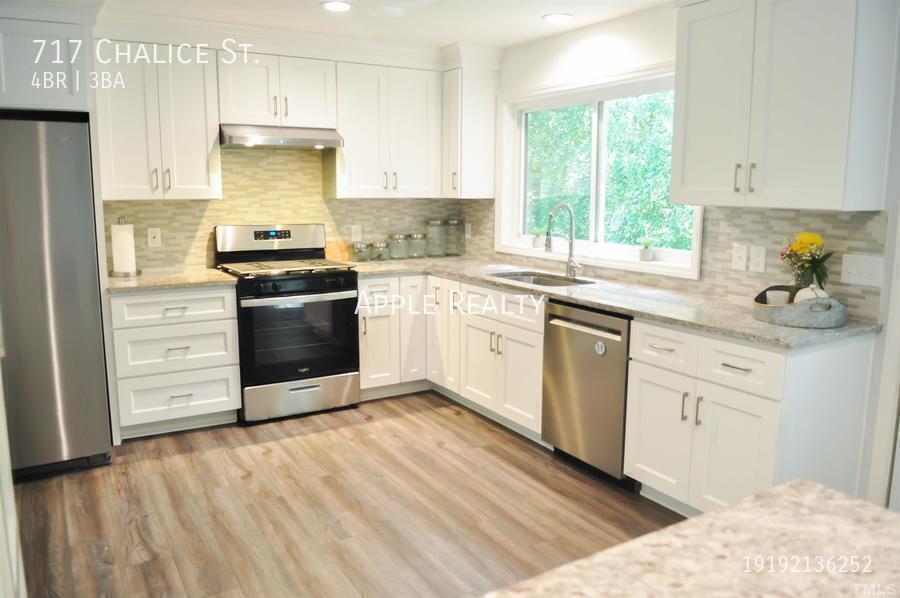 Building Photo - 717 Chalice St