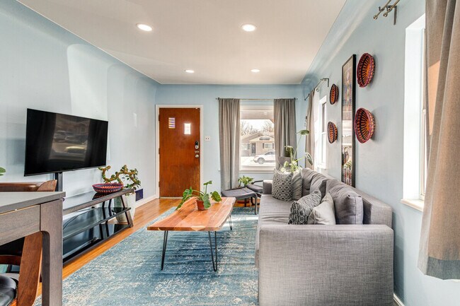 Building Photo - 1187 Emporia St