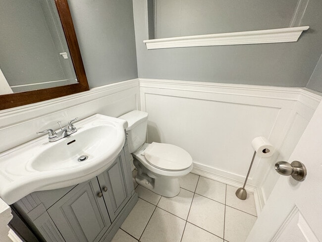 Building Photo - COME MEET YOUR NEW HOME IN KINGS GRANT!