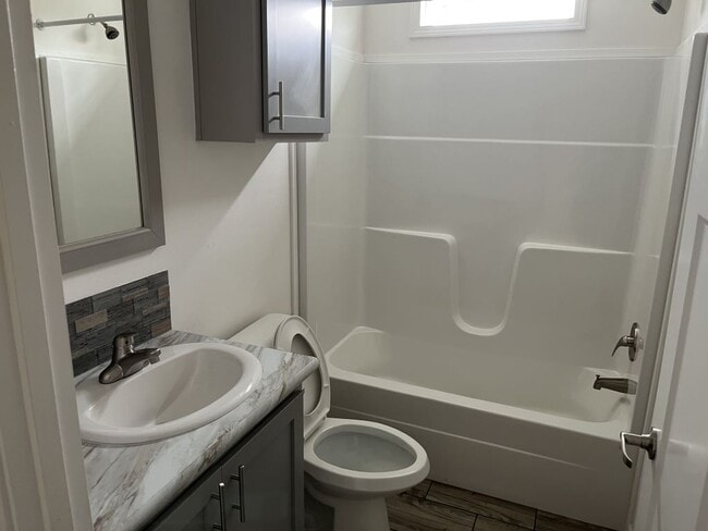 Building Photo - 300 Peck St