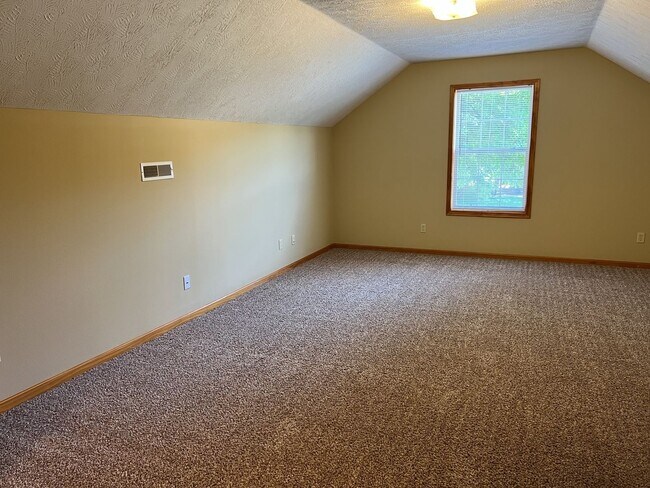 Building Photo - ***PRICE ADJUSTMENT - MOVE IN SPECIAL***