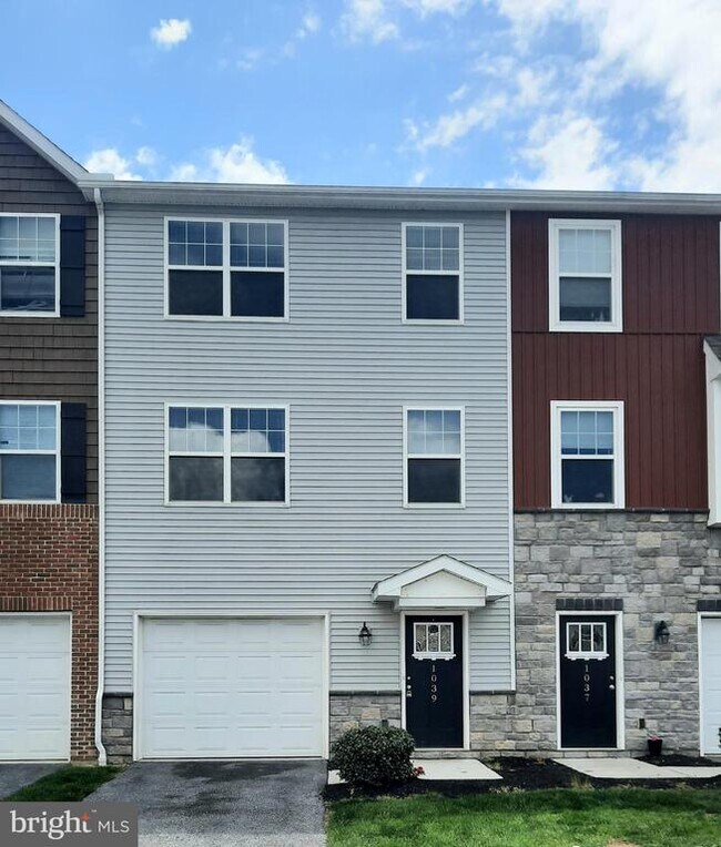 Building Photo - 1039 Admiral's Quay Dr
