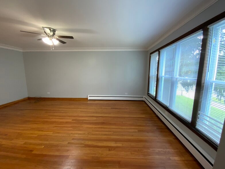 FAMILY/LIVING ROOM - 2228 W 71st St