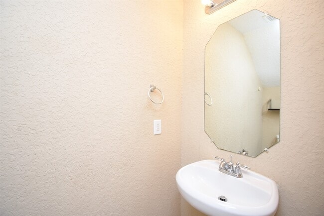 Building Photo - 11215 Overland Trail Dr