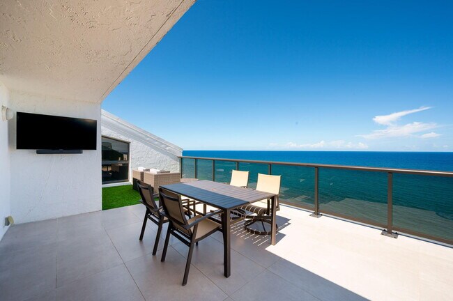 Building Photo - 3115 S Ocean Blvd