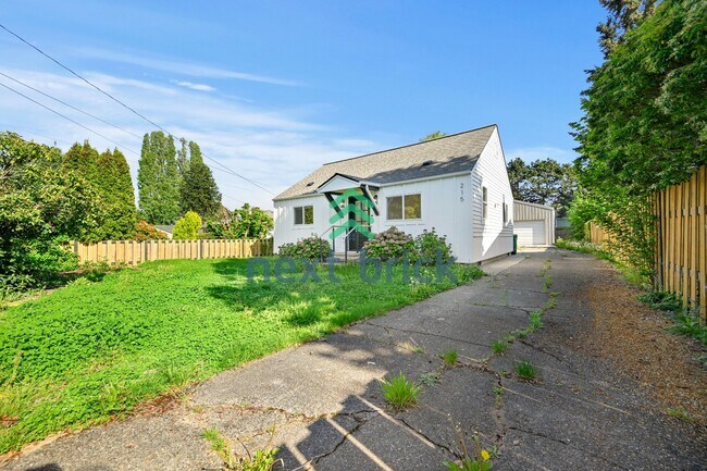Building Photo - 215 S 107th St