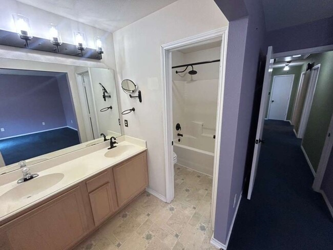 Building Photo - 3830 Kiest Knoll Dr