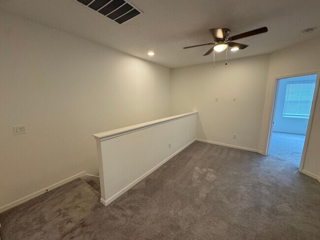 Building Photo - Available Now! Spacious 3-Bedroom Townhome with Fenced Yard in Winter Garden – Washer and Dryer I...