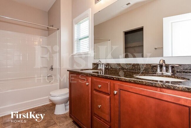 Building Photo - 129 Collenton Ln