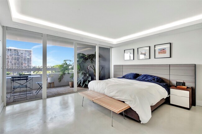 Building Photo - 1627 Brickell Ave