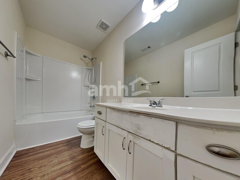 Building Photo - 2535 Beal St