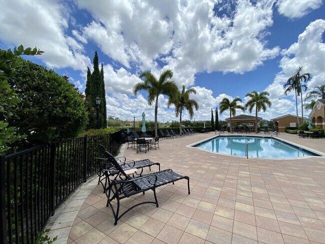 Building Photo - 1840 Florida Club Cir