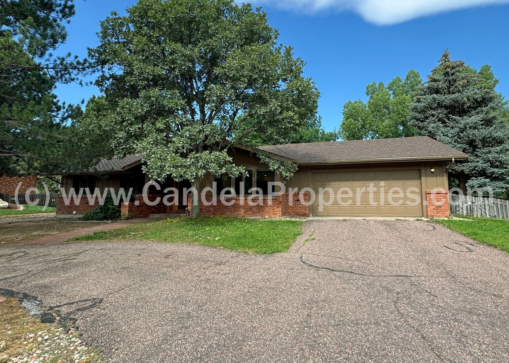 Building Photo - 2970 Shoreham Cir