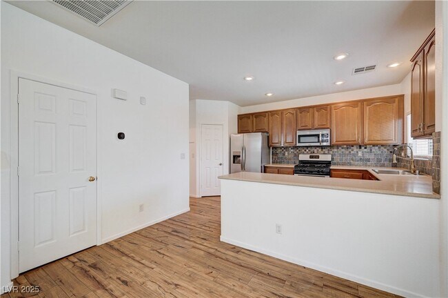 Building Photo - 5033 Apache Valley Ave