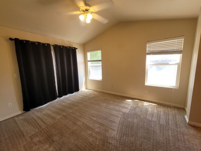 Building Photo - Elk Grove