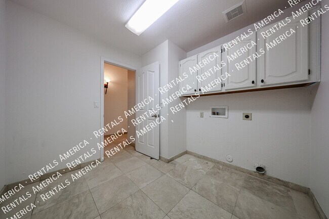 Building Photo - 532 E Stonebridge Dr