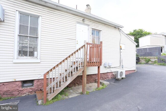 Building Photo - 2319 Perkiomen Ave