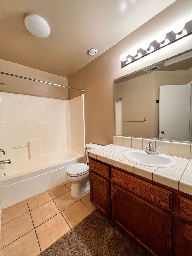 Building Photo - SOUTHWEST BAKERSFIELD