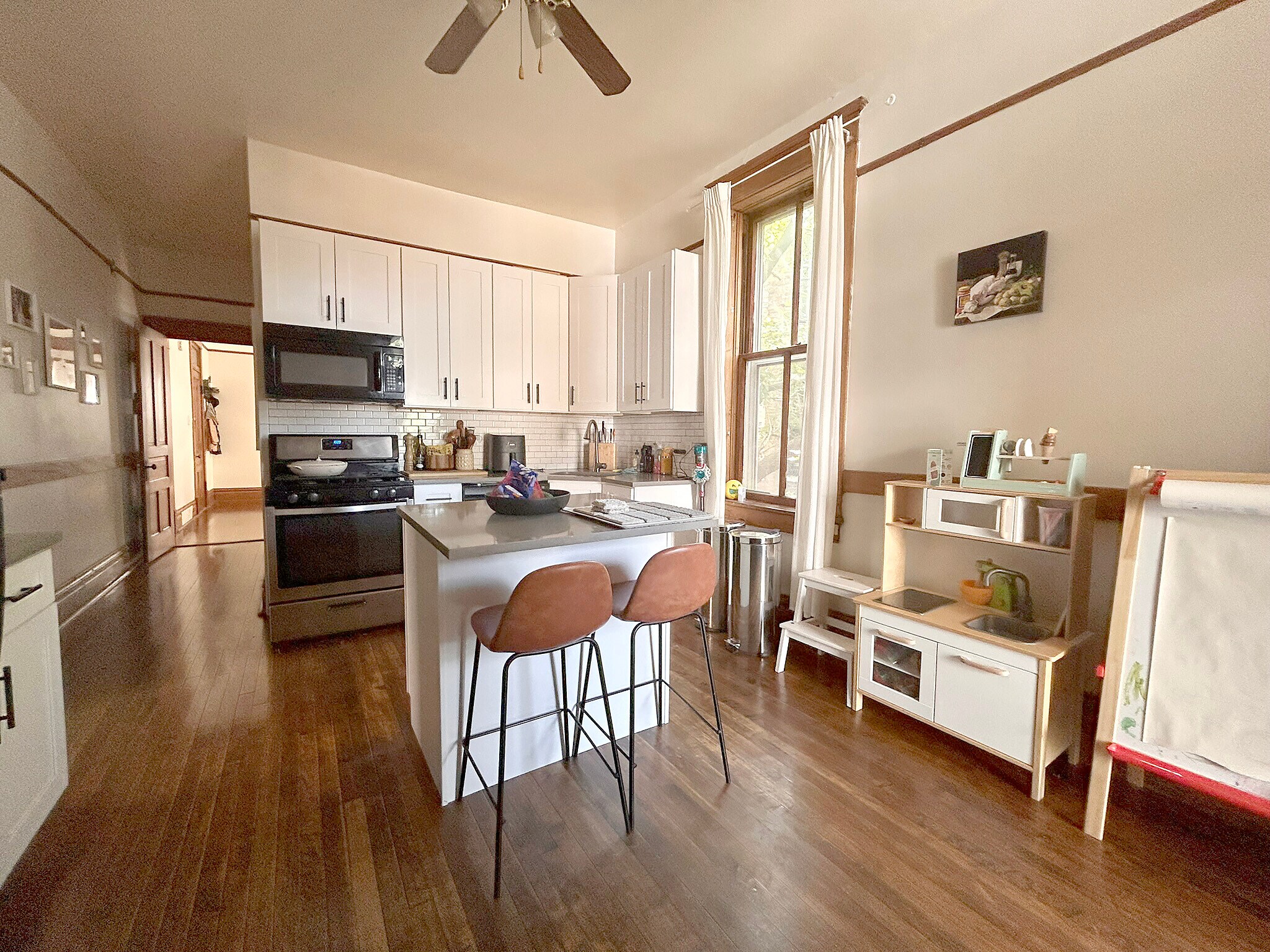 Sunlit kitchen with island - 952 N Hoyne Ave
