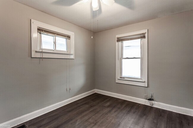 Building Photo - 2 br, 1 bath House - 2320 Hoyt Ave