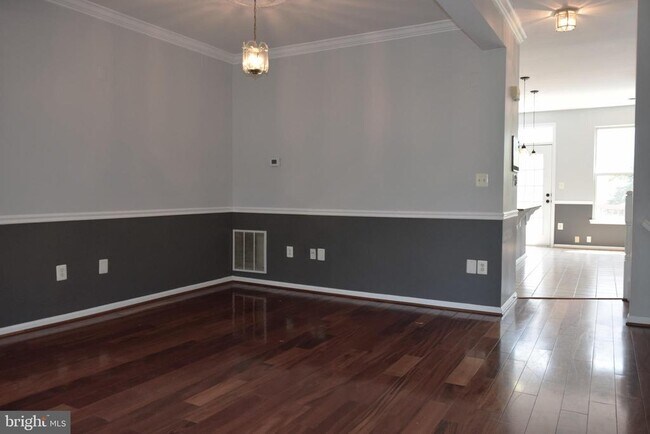 Building Photo - 8819 Blue Royale Ln