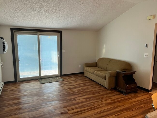 Building Photo - 39 Maple St