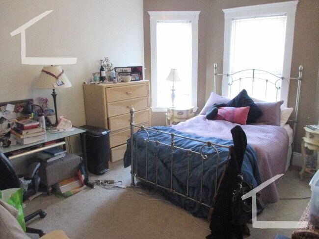 Building Photo - 9/1 No Fee! Spacious Lower Allston 3BR