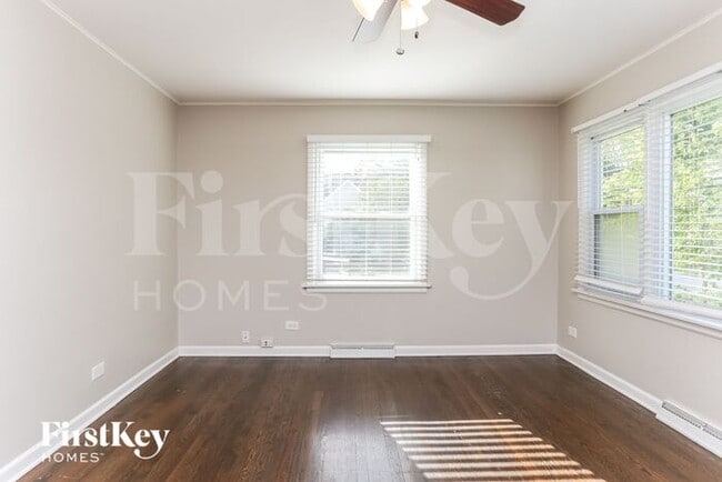 Building Photo - 6667 Glenview Dr