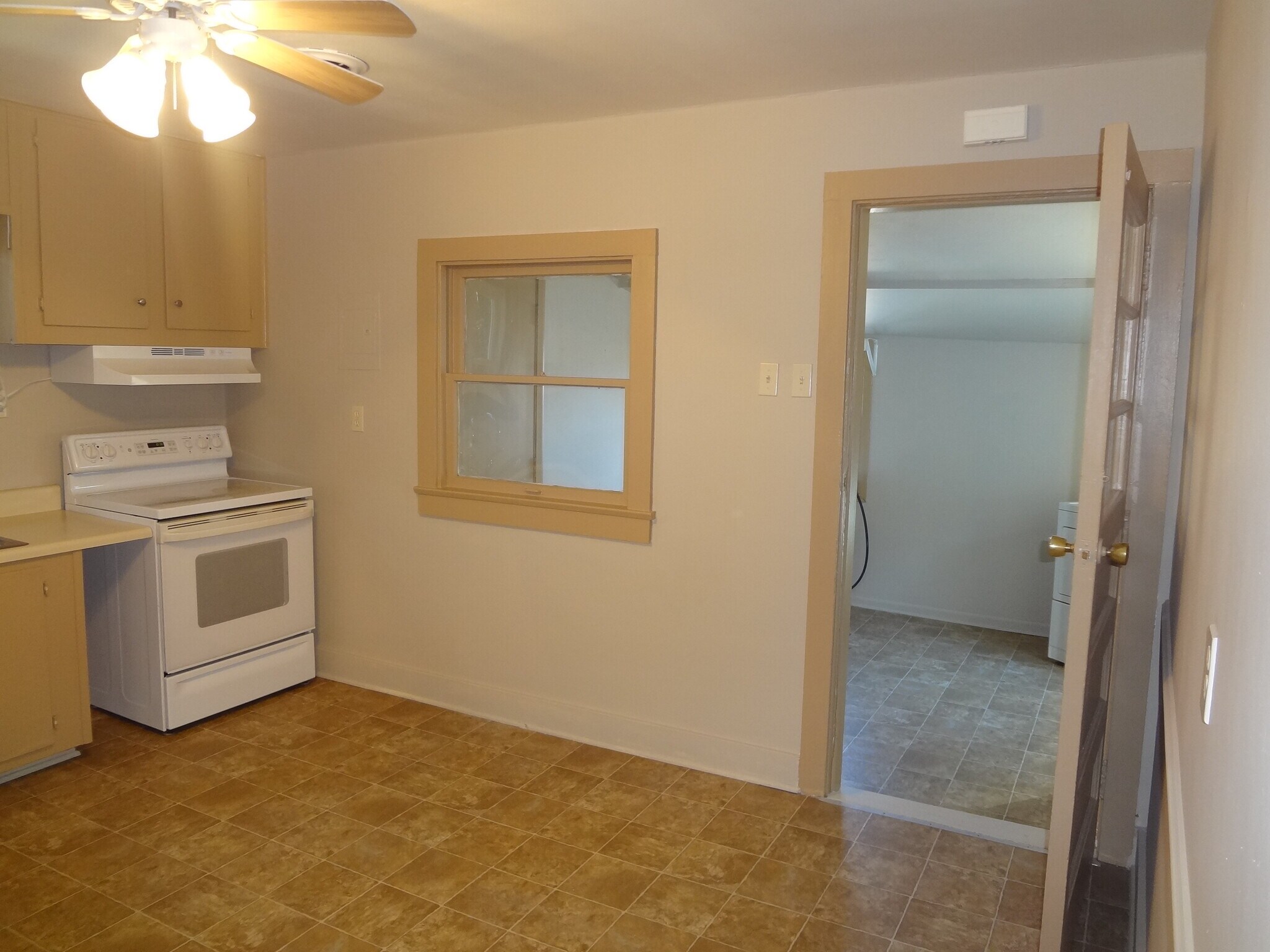 Building Photo - 34130 Davies Dr