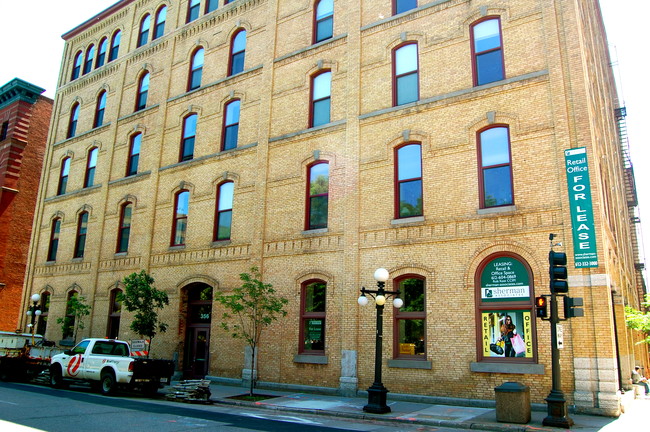 Primary Photo - Straus Lofts