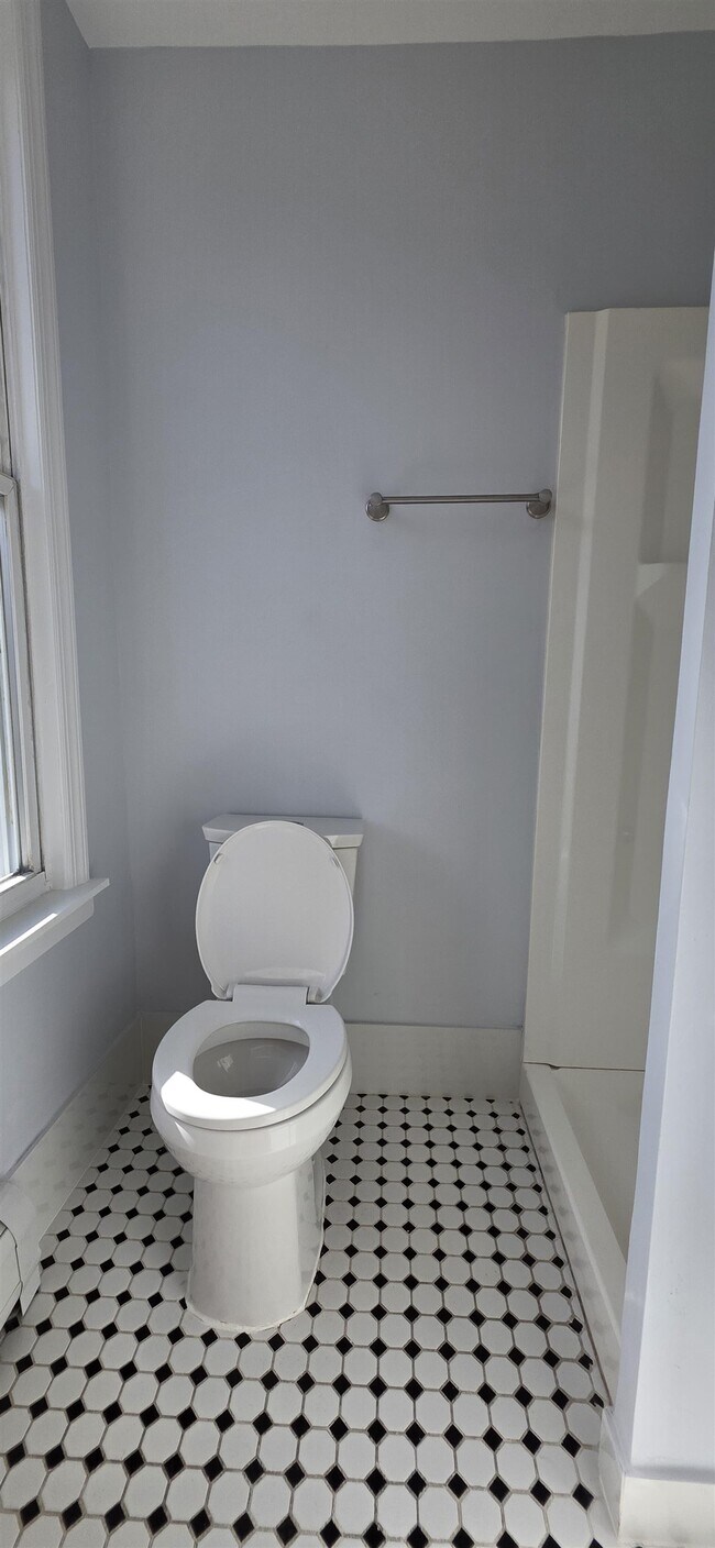 Building Photo - 416 41st St