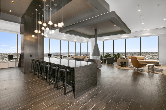 Building Photo - Nexus Condominium - 1 bedroom + den