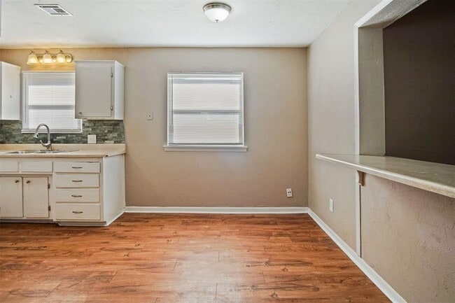 Building Photo - 1717 Symphony Ln