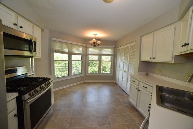 Building Photo - 2545 Live Oak Ln