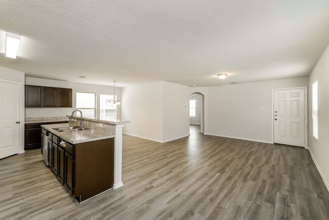 Building Photo - 2354 Applewhite Mdw