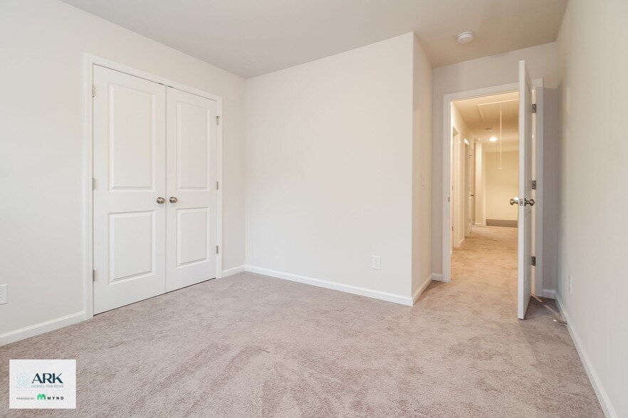 Building Photo - 4 Oak Rose Dr