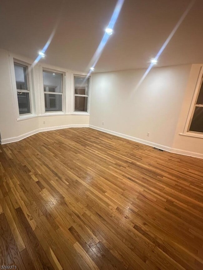 Building Photo - 192 Fairview Ave