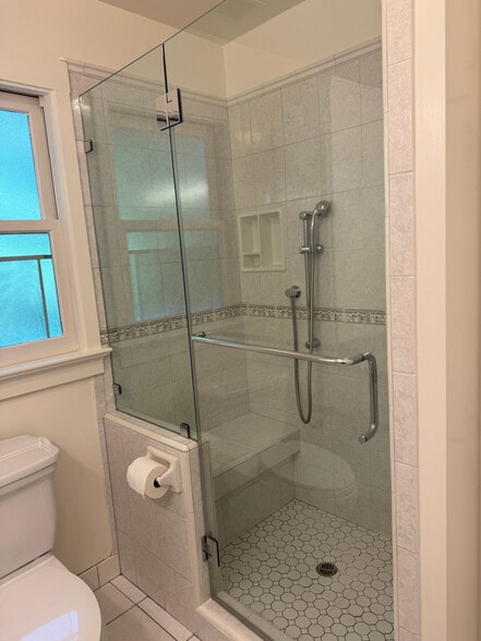 Building Photo - 2141 Forest View Ave