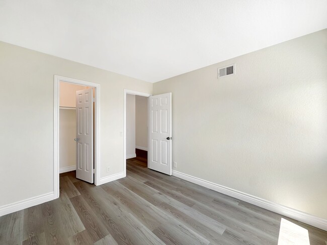 Building Photo - Great 4B/2.5BA House in Scripps Ranch!