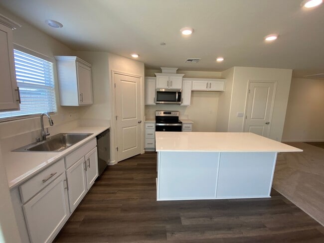 Building Photo - Tulare smart home, DR HORTON built home coming soon! Energy efficient