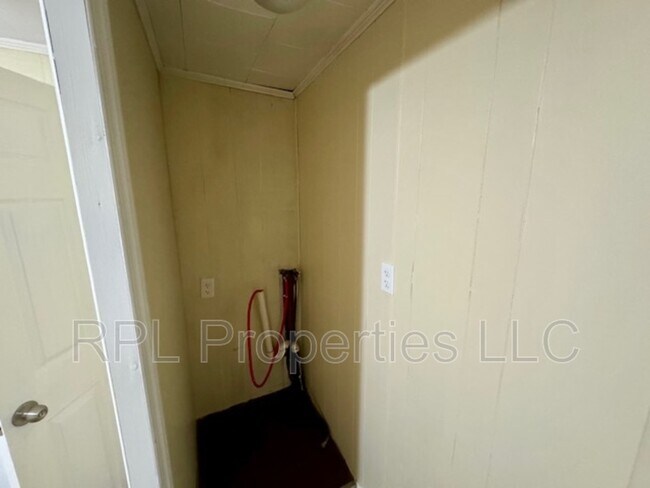 Building Photo - 388 Lower Mulberry St