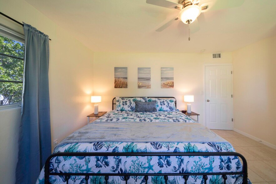 Building Photo - 4464 E Riverside Dr