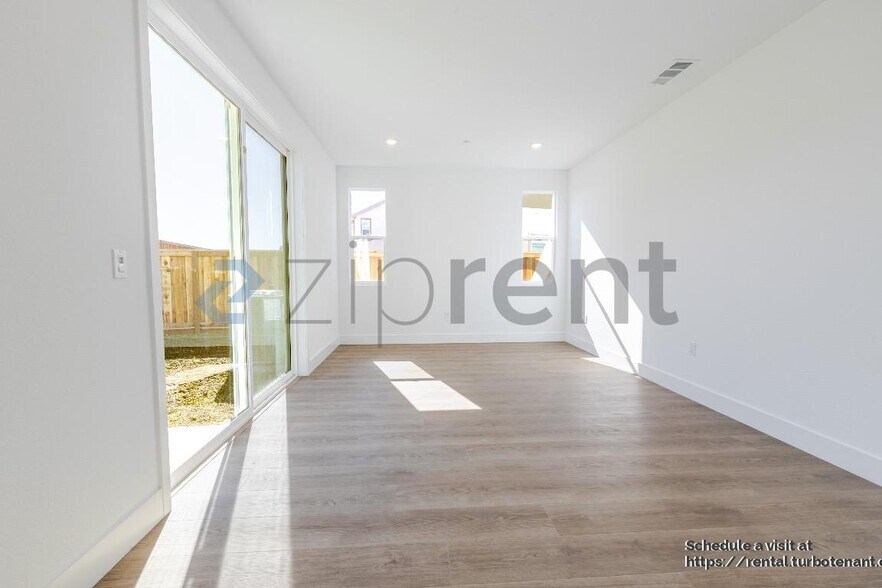 Building Photo - 443 Royal Nat'l Rd