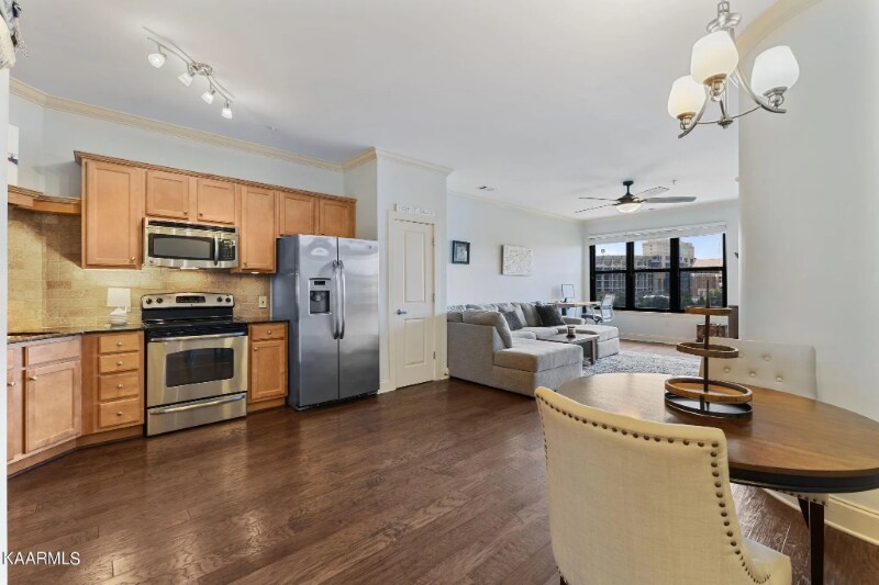 Building Photo - 445 W Blount Ave