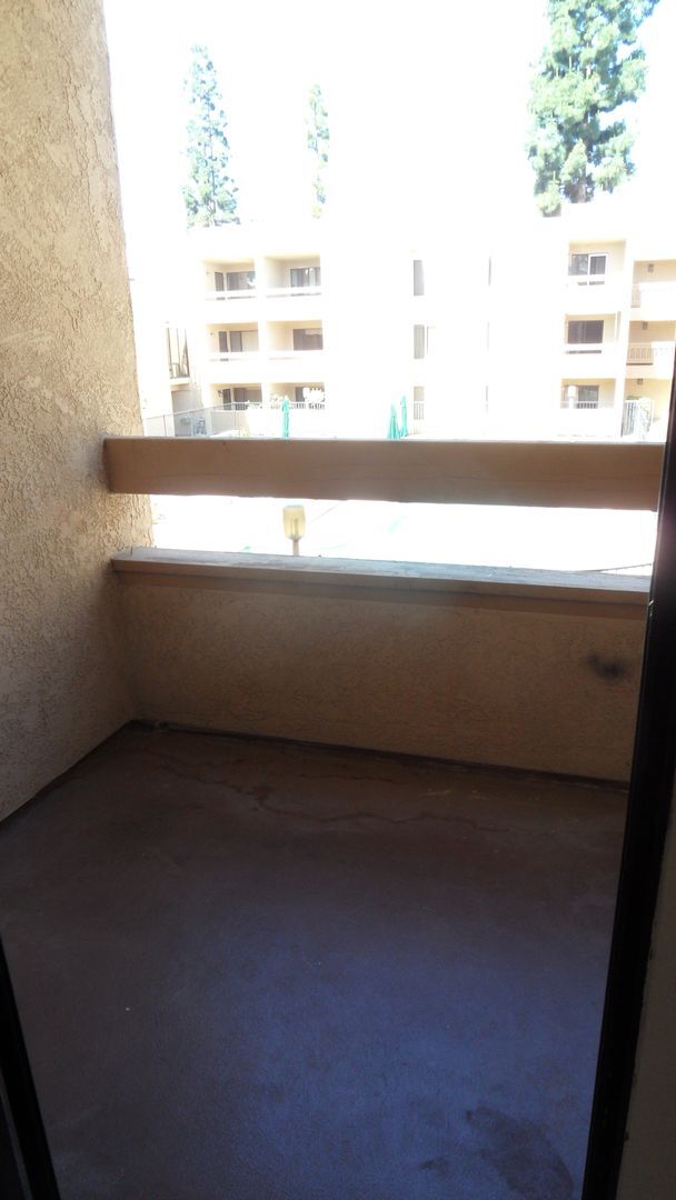 Building Photo - 55+ Senior Living Upgraded 1 BR 1 BA Gated...