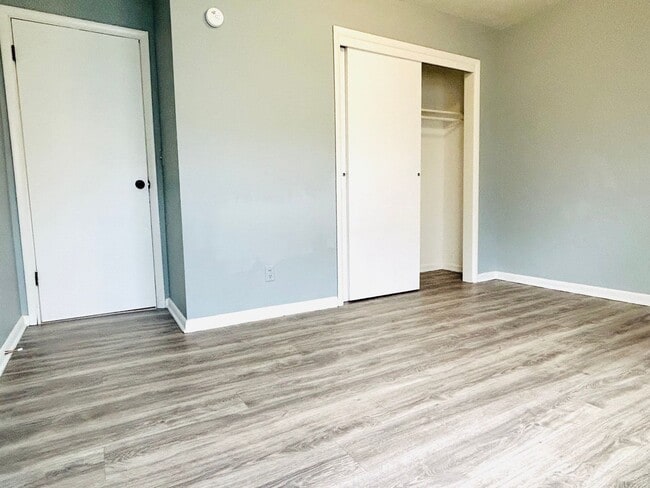 Building Photo - Adorable Duplex