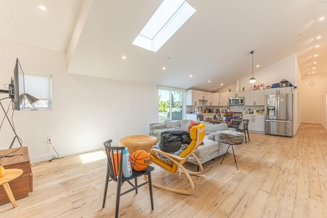 Building Photo - 5055 Lincoln Ave