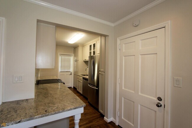 Building Photo - 425 Lindbergh Dr NE