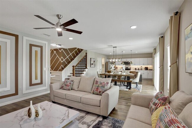 Building Photo - 2405 Oakwood Ln