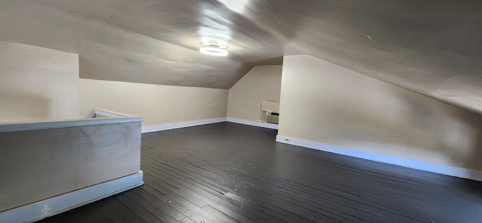 Building Photo - 258 McGowan St